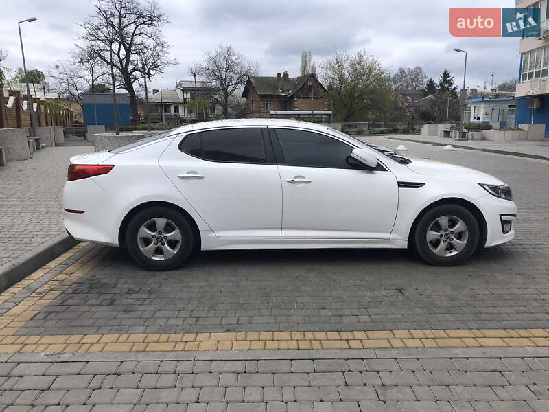 Седан Kia K5 2015 в Одессе