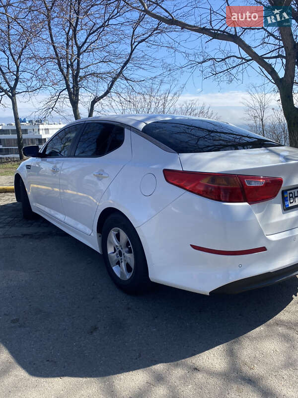 Седан Kia K5 2015 в Одессе