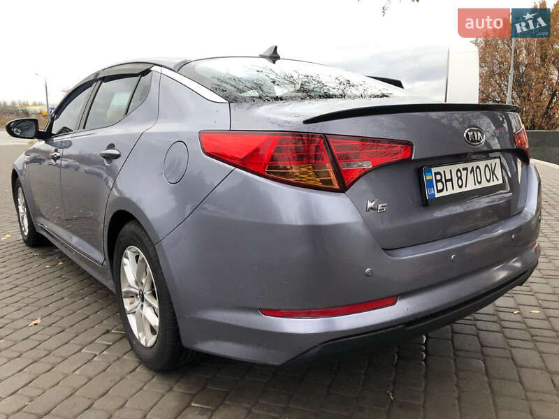 Kia K5 2011
