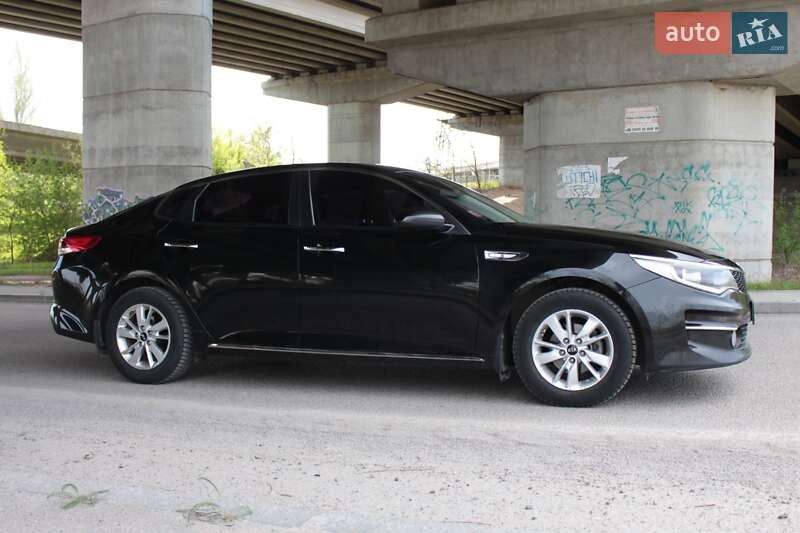 Седан Kia K5 2016 в Запорожье