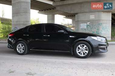 Седан Kia K5 2016 в 