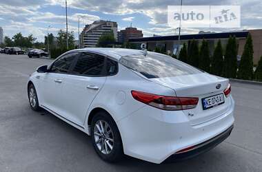 Седан Kia K5 2017 в Дніпрі