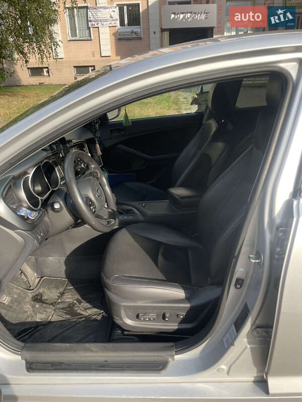 Седан Kia K5 2015 в Києві