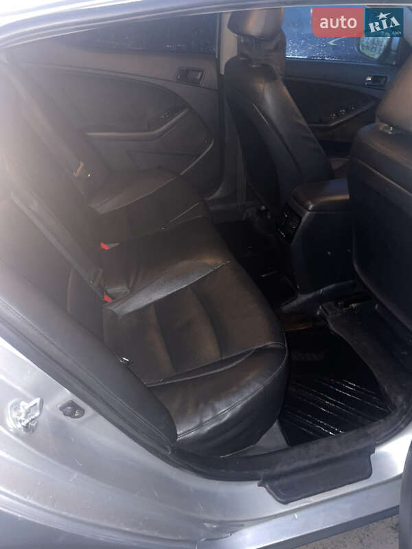 Седан Kia K5 2015 в Києві