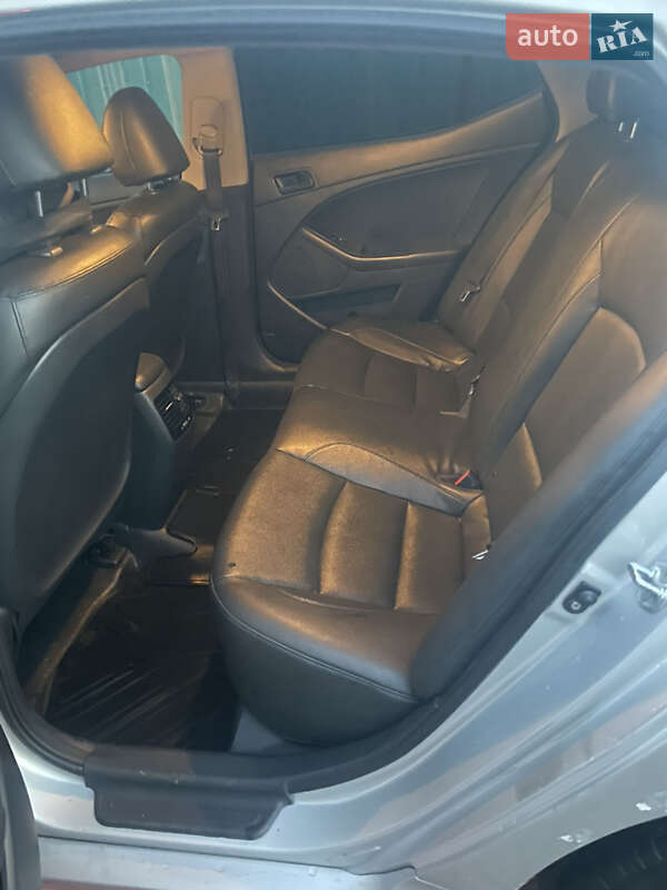 Седан Kia K5 2015 в Києві
