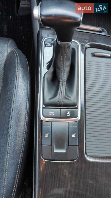 Седан Kia K5 2016 в Александровке