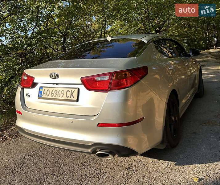 Седан Kia K5 2014 в 