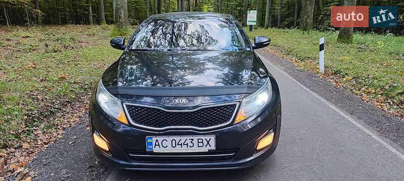 Седан Kia K5 2015 в Луцке