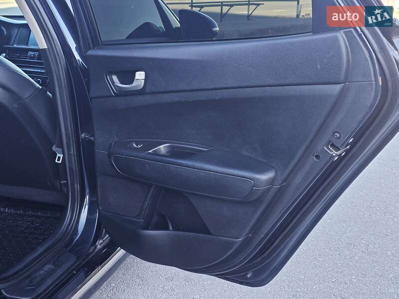 Седан Kia K5 2017 в Тернополі