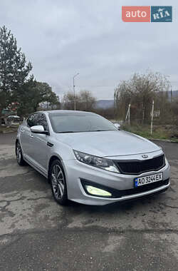 Седан Kia K5 2011 в Тячеві