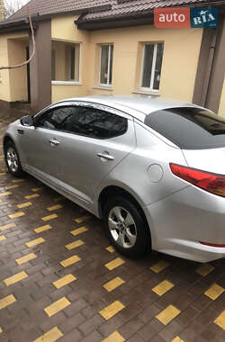 Седан Kia K5 2012 в Кагарлику