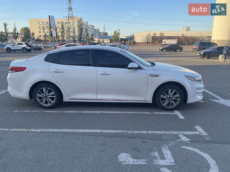 Седан Kia K5 2015 в Киеве