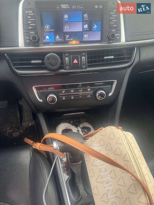 Седан Kia K5 2015 в Киеве