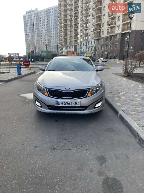 Седан Kia K5 2014 в Одессе