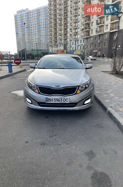 Седан Kia K5 2014 в Одессе