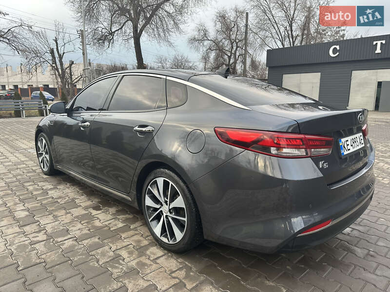 Седан Kia K5 2015 в Кривому Розі
