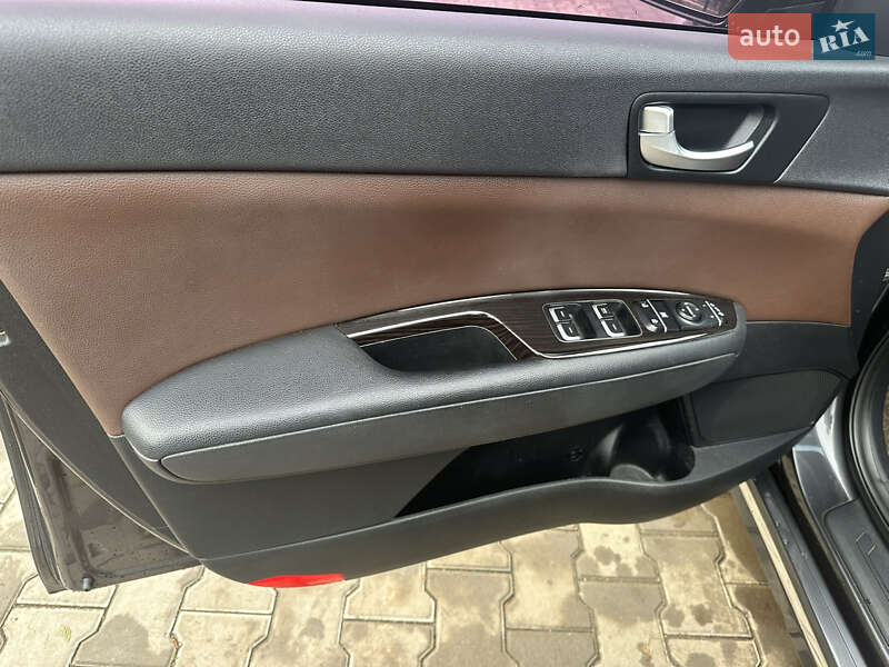 Седан Kia K5 2015 в Кривому Розі