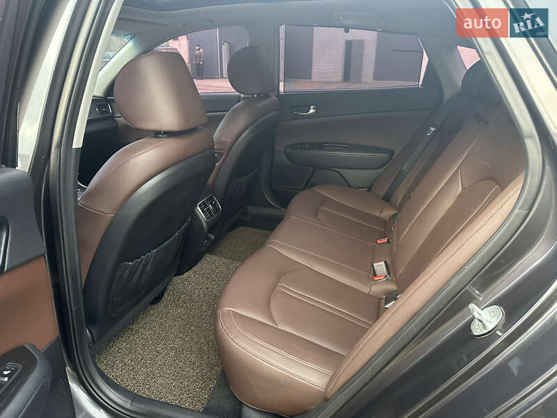 Седан Kia K5 2015 в Кривому Розі