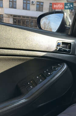 Седан Kia K5 2012 в 