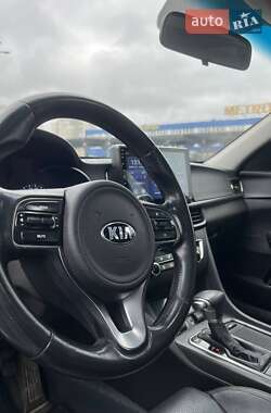 Седан Kia K5 2015 в 