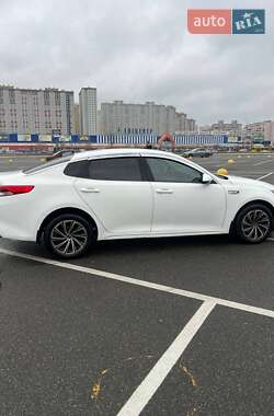 Седан Kia K5 2015 в 
