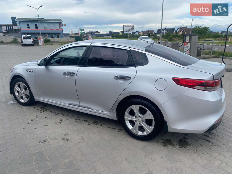 Седан Kia K5 2015 в Луцке