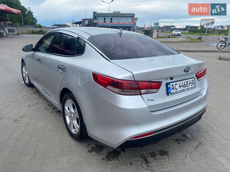 Седан Kia K5 2015 в Луцке