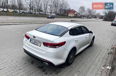 Седан Kia K5 2015 в 