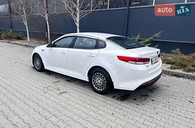 Седан Kia K5 2015 в 