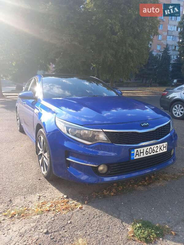 Седан Kia K5 2016 в 