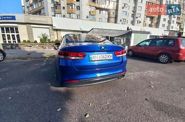 Седан Kia K5 2016 в 