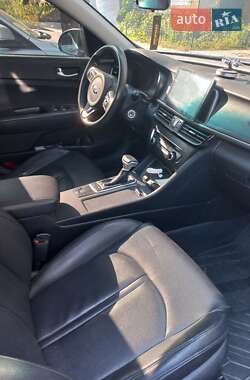 Седан Kia K5 2016 в 