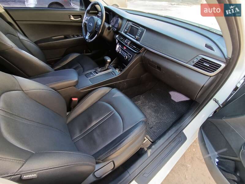 Седан Kia K5 2017 в Прилуках
