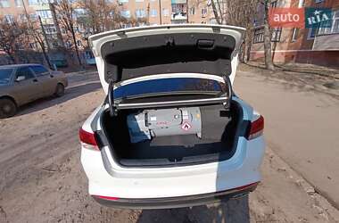 Седан Kia K5 2017 в 