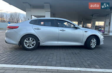 Седан Kia K5 2017 в Одессе