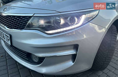 Седан Kia K5 2017 в Одессе