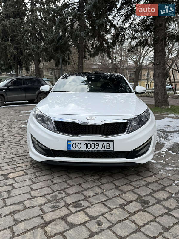 Седан Kia K5 2010 в Одессе