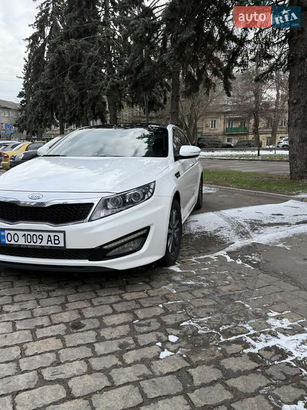 Седан Kia K5 2010 в Одессе