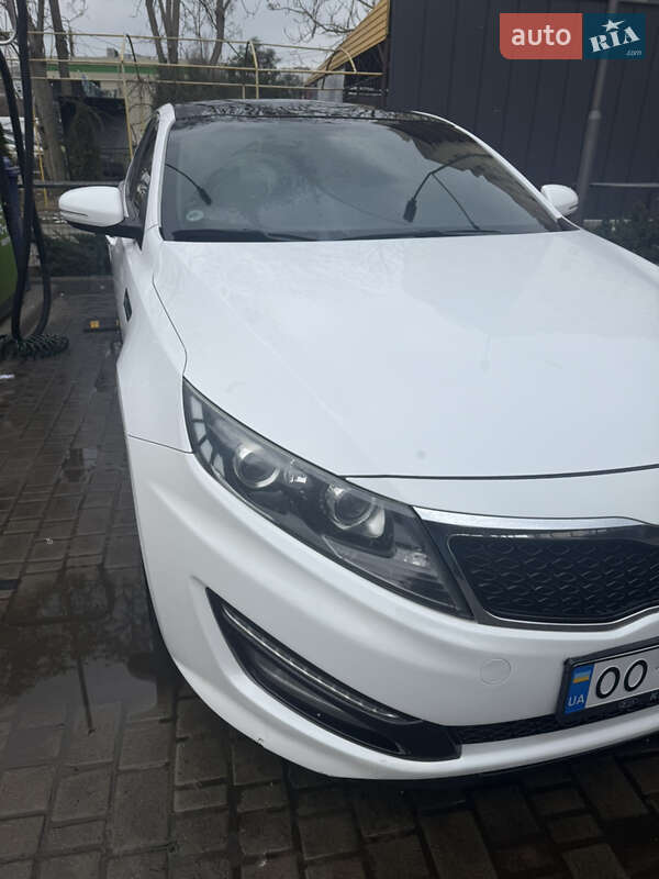 Седан Kia K5 2010 в Одессе