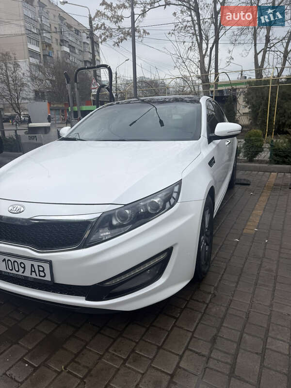 Седан Kia K5 2010 в Одессе