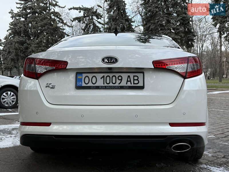 Седан Kia K5 2010 в Одессе