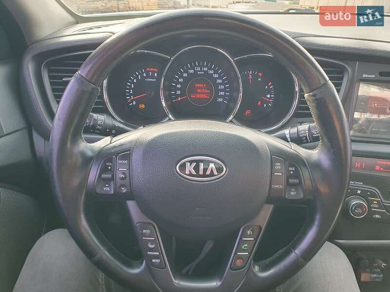 Седан Kia K5 2012 в Кривом Роге