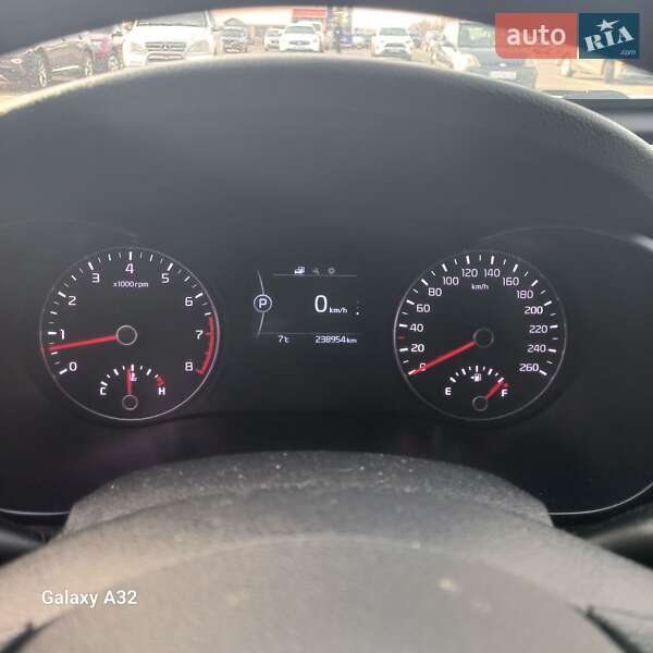 Седан Kia K5 2016 в Киеве