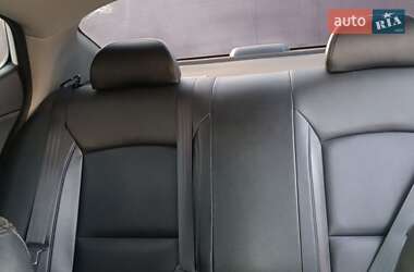 Седан Kia K5 2015 в 