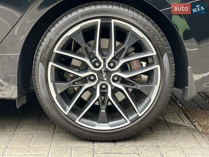 Седан Kia K5 2023 в Киеве