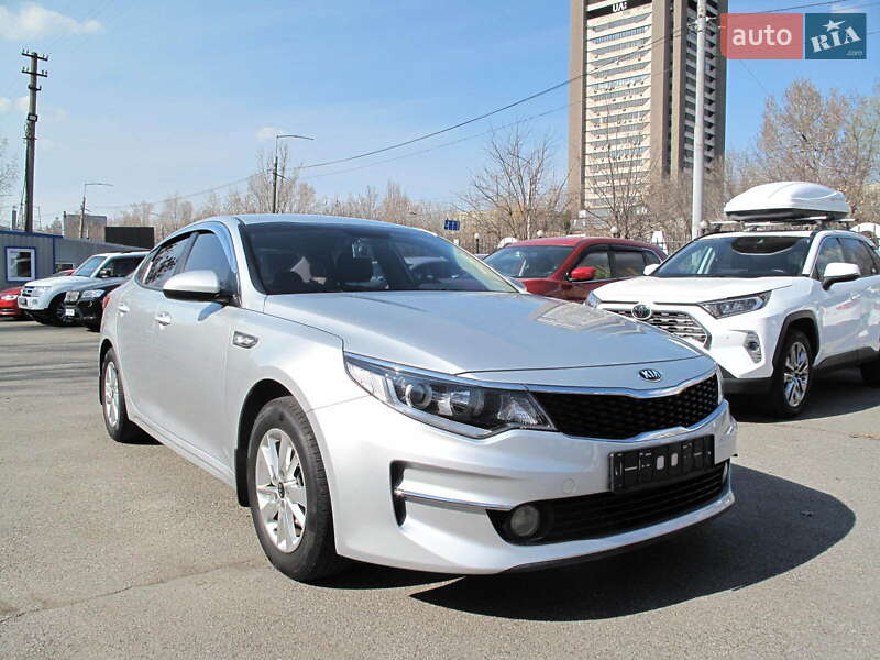 Седан Kia K5 2017 в Киеве