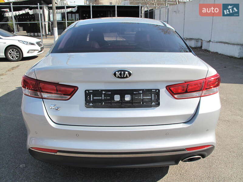 Седан Kia K5 2017 в Киеве
