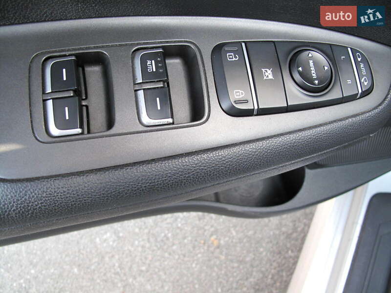 Седан Kia K5 2017 в Киеве