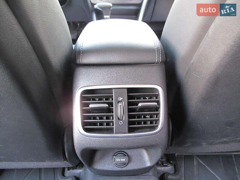 Седан Kia K5 2017 в Киеве