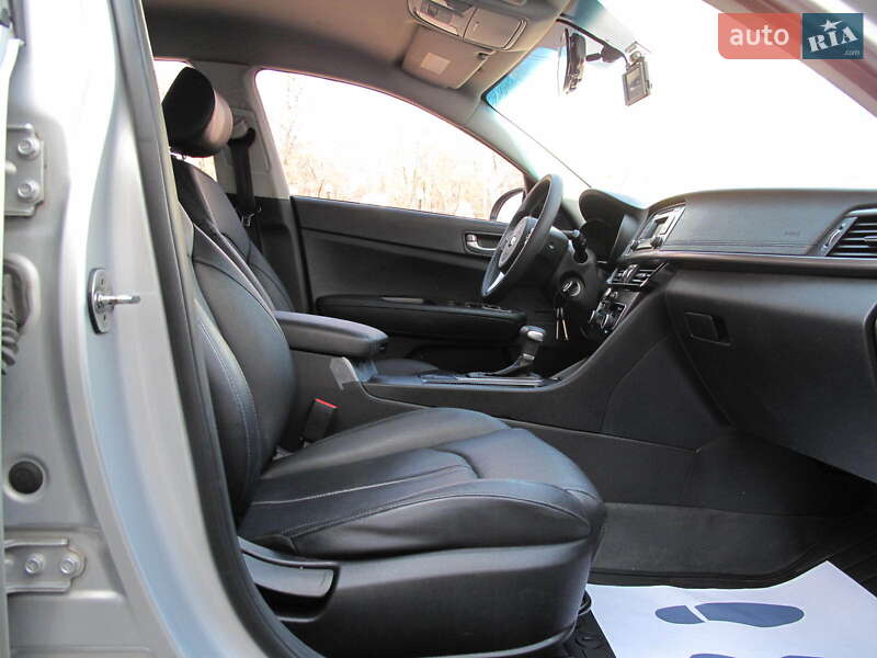 Седан Kia K5 2017 в Киеве